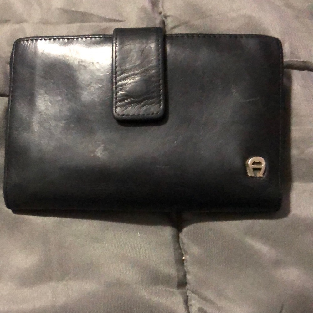 Aigner vintage wallet. Good condition.